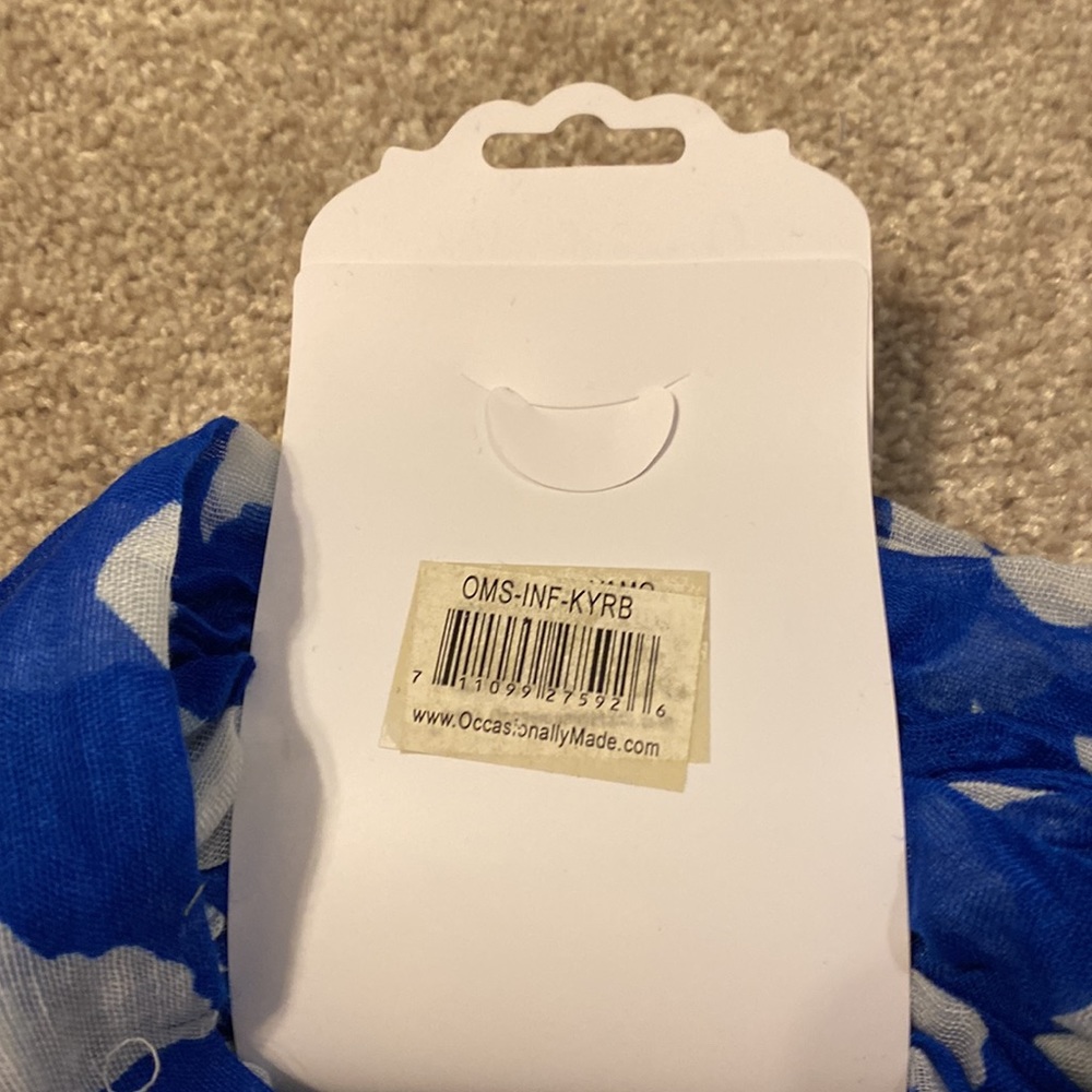 Blue and white Kentucky infinity scarf - Picture 4 of 4